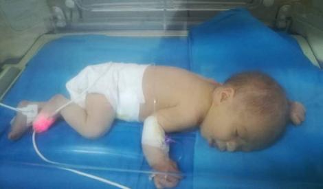 Dorian, bebelușul pentru care sute de mii de oameni din țară s-au mobilizat ca să fie operat, a murit! Micuțul a trăit doar patru zile