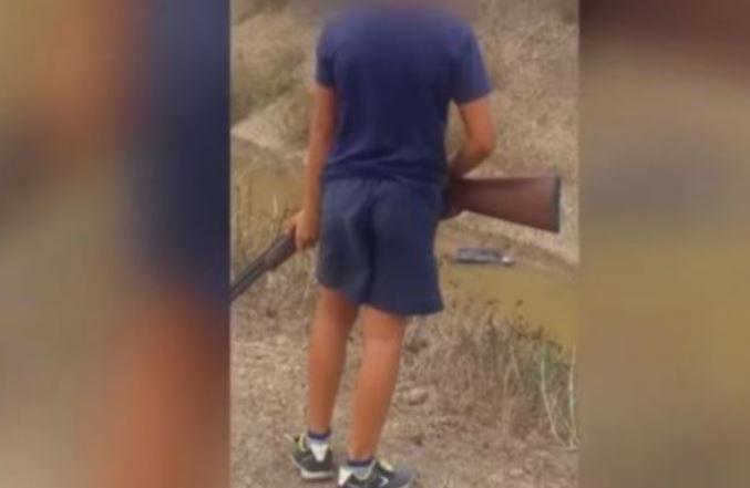 Momente dureroase &icirc;ntr-un Parc Național după ce un copil de nouă ani &icirc;mpușcă animale pe cale de dispariție. Video