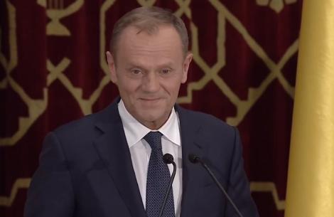 Donald Tusk, în română: "Apărați constituția cu aceeaşi hotărâre cu care  Duckadam a apărat acele patru penalty-uri la rând"