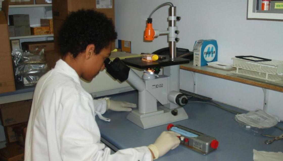 Un adolescent și-a injectat texte din Biblie și Coran, la propriu! Cum a fost posibil și motivul uluitor pentru care a făcut-o