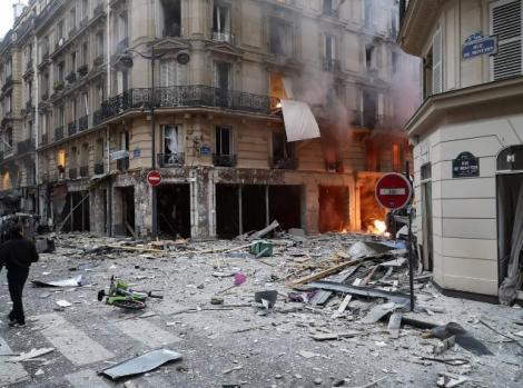 Bilanțul exploziei din Paris a crescut! Pompierii au mai găsit o victimă printre dărâmături