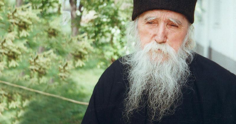 Rugăciunea inimii, rostită de părintele Cleopa: "Este scurtă, dar are mare putere și te va feri de rele"