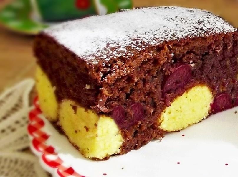 Negresă cu vișine și biluțe de cocos. O prăjitură rafinată cu gust bun și aspect plăcut!