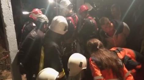 Copil de 2 ani căzut în puț la o adâncime mai mare de 100 de metri! Operațiunea de salvare a început în urmă cu 23 de ore și încă nu s-a terminat!
