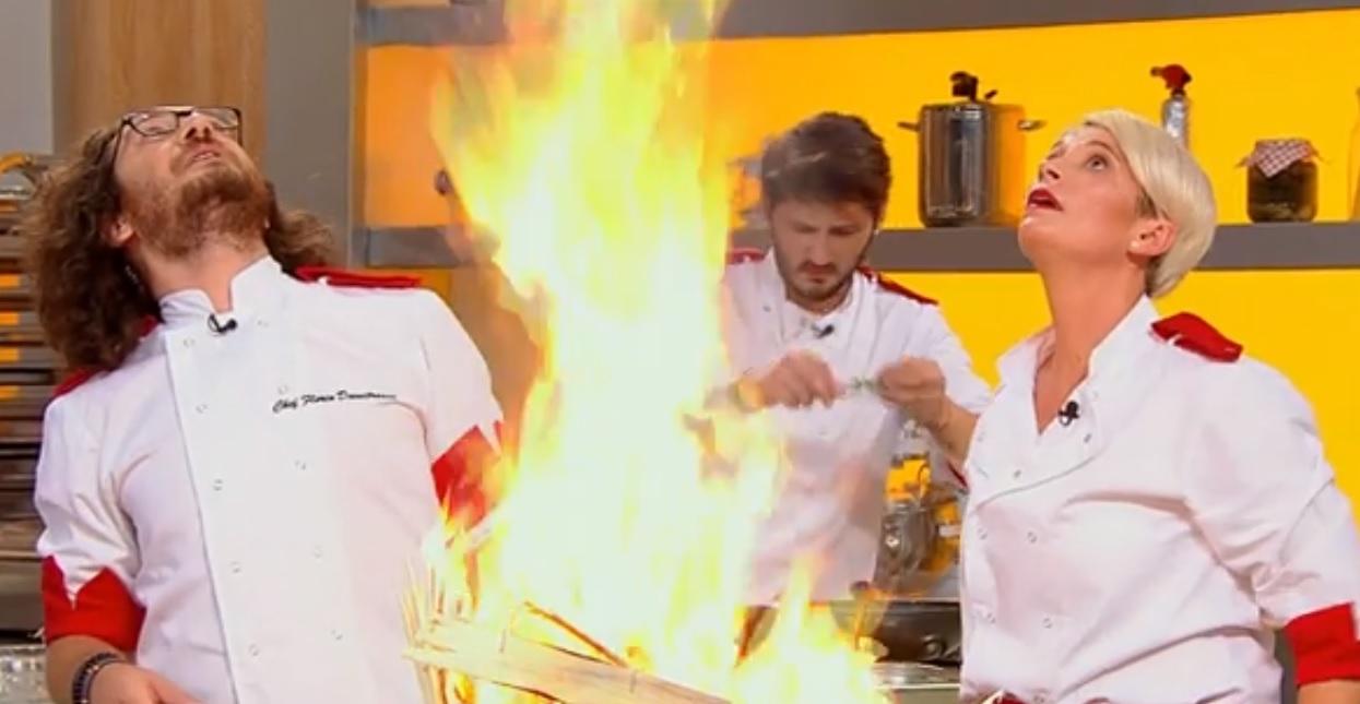 Foc uriaș în bucătăria „Chefi la cuțite”! Florin Dumitrescu a riscat totul! „O să ardem aici ca șobolanii”