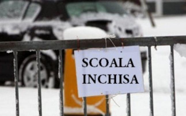 Se &icirc;nchid școlile din cauza ninsorii şi a viscolului. Sute de elevi stau acasă p&acirc;nă vineri. Unde se suspendă orele