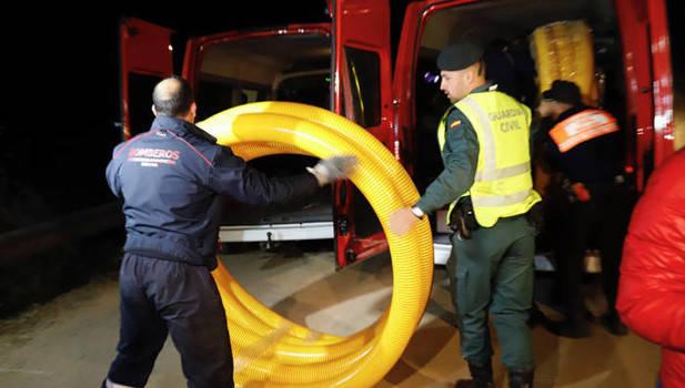 Băiețelul de 2 ani căzut &icirc;n puț este de negăsit. Operațiunile de salvare  durează de peste 48 de ore