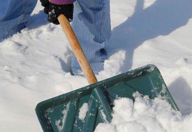 Se &icirc;nt&acirc;mplă &icirc;n Rom&acirc;nia. A sunat la 112 cer&acirc;nd să i se deszăpezească aleea din curte. Cum au reacționat autoritățile