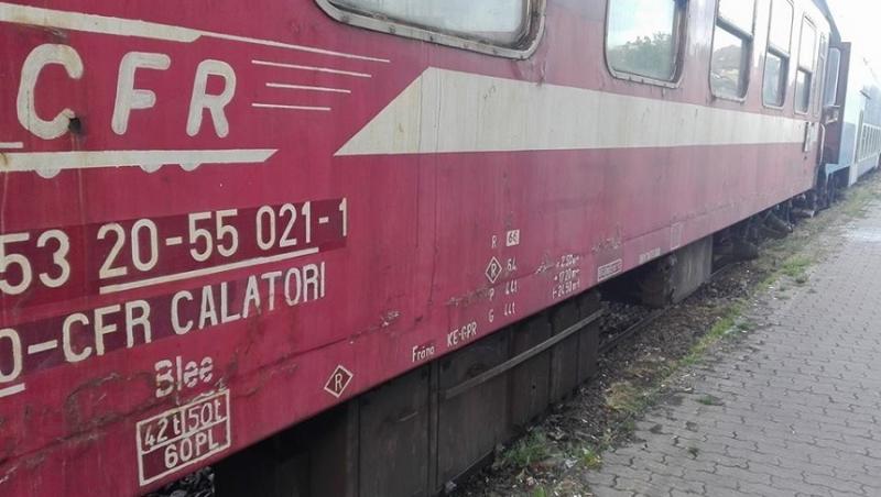 Ultima oră! TIR căzut pe calea ferată în Hunedoara. Circulația trenurilor este blocată