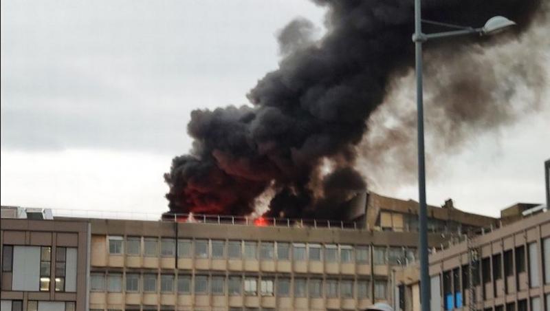 Breaking news! Explozii puternice la o Universitate din Franța. Flăcările au cuprins acoperișul: Primele imagini