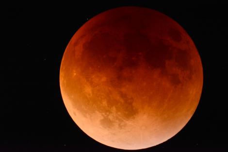 Eclipsa totală de lună 2019. Când se va produce și vizibilitatea ei în România