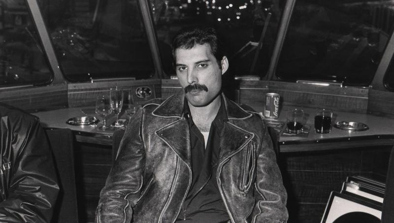 18 imagini rare cu legendarul Freddy Mercury! Sigur nu l-ai mai văzut în aceste ipostaze