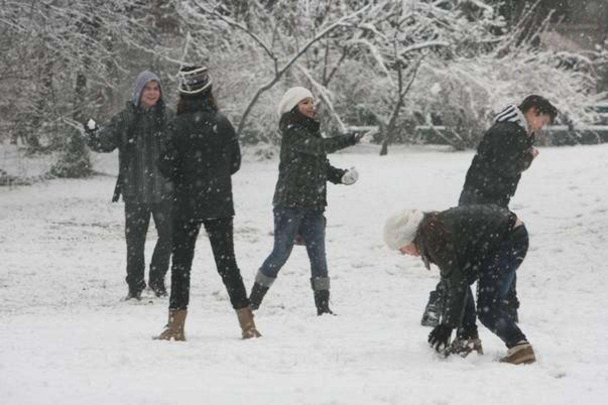 Școli &icirc;nchise vineri. Ministerul Educației a actualizat lista pe județe. Elevii ar putea sta acasă și luni