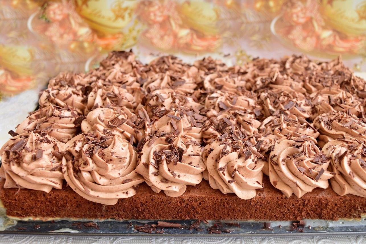 Prăjitură cu cremă de cacao și aromă intensă de rom