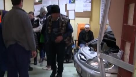 Un șofer a intrat cu mașina în spitalul din Craiova! Ce au descoperit polițiștii (FOTO)