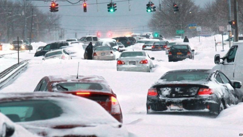 O furtună de zăpadă infernală a lovit SUA! 3 morți și mii de zboruri anulate! Președintele Trump avertizează