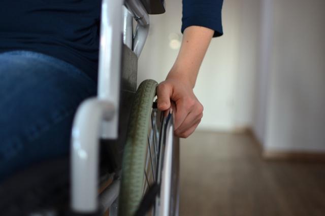 Caz scandalos! Statul rom&acirc;n, obligat de instanță să asigure tratamentului unui pacient cu scleroză multiplă! Avocat, acuzații grave: &rdquo;Preferă să facă economie!&rdquo;