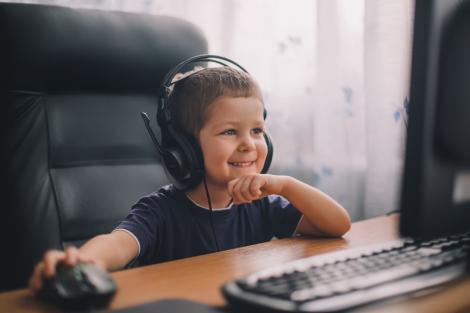 5 sfaturi de ținut cont atunci când îi iei copilului tău primul său computer