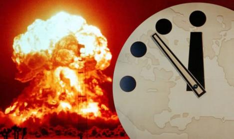 "Ceasul apocalipsei" e tot mai precis! Avertisment sumbru: Omenirea se apropie de distrugere totală