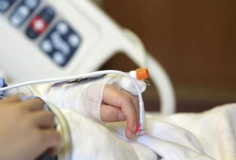 Caz scandalos la un spital din Sinaia! Medicii ar fi uitat un tifon în corpul unei fetițe de 11 ani pe care au operat-o de apendicită