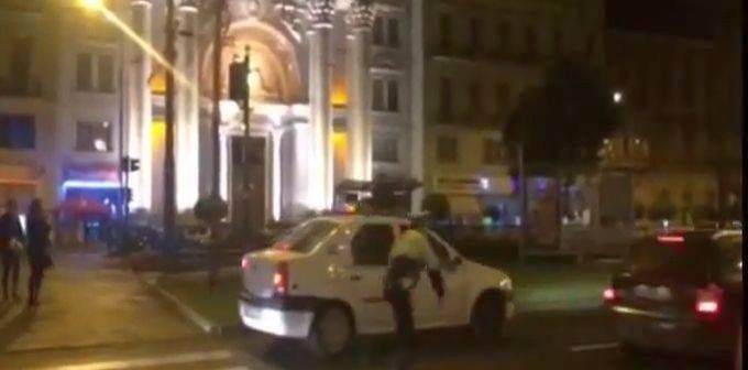 Polițist lovit cu mașina și apoi t&acirc;r&acirc;t de un minor aflat la volan! Mașina i-a atras atenția omului legii