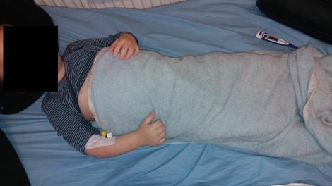 Strigătul de ajutor al unei mămici, cu copilașul de doi ani în spital, în prag de epidemie de gripă: „Îi simt respirația sacadată... Ambulanța nu vine!”