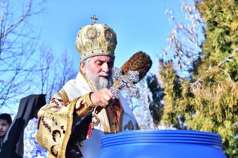 Calendar ortodox 2019 ianuarie. Ce puteri miraculoase are apa sfințită de la Bobotează