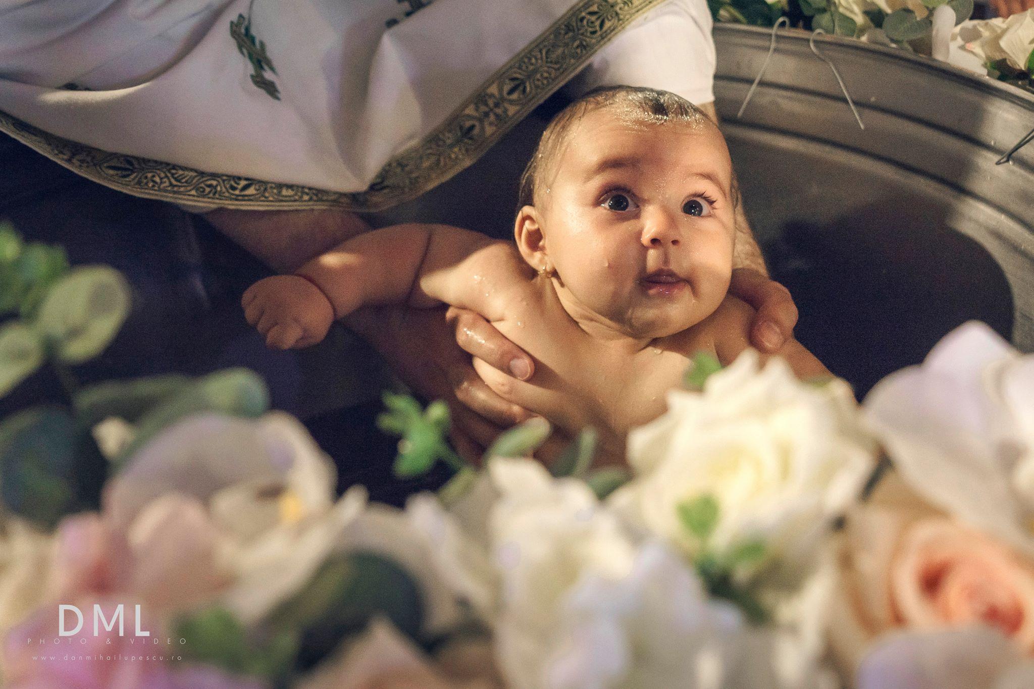 Boboteaza 2019. Ce semnifică Botezul Domnului și Taina Botezului &icirc;n Rom&acirc;nia