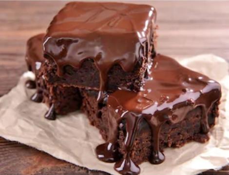 Rețetă de Brownie cu nucă și multă ciocolată. O prăjitură care nu poate fi refuzată!