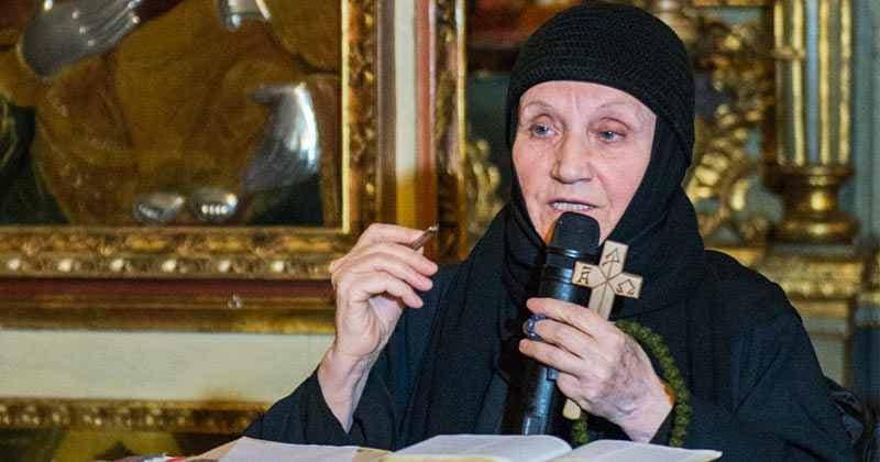 Cum ne putem vindeca de depresie și deprimare! Maica Siluana le vorbește deschis tuturor oamenilor: ,,Lenea duce la depresie. Un puturos deștept face depresie!''