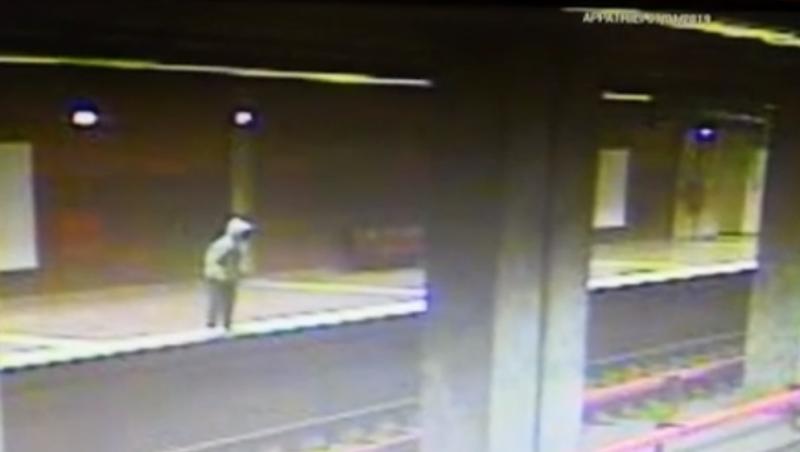Imagini tulburătoare! Momentul sinuciderii de la stația de metrou Apărătorii Patriei, surprins de camerele de supraveghere - VIDEO