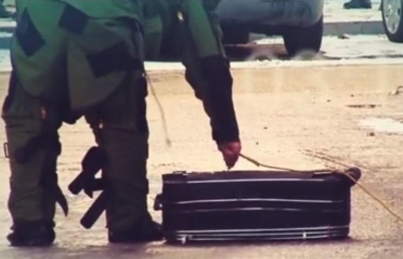 Două blocuri evacuate la Pitești, din cauza unei valize! Ce au găsit polițiștii &icirc;năuntru