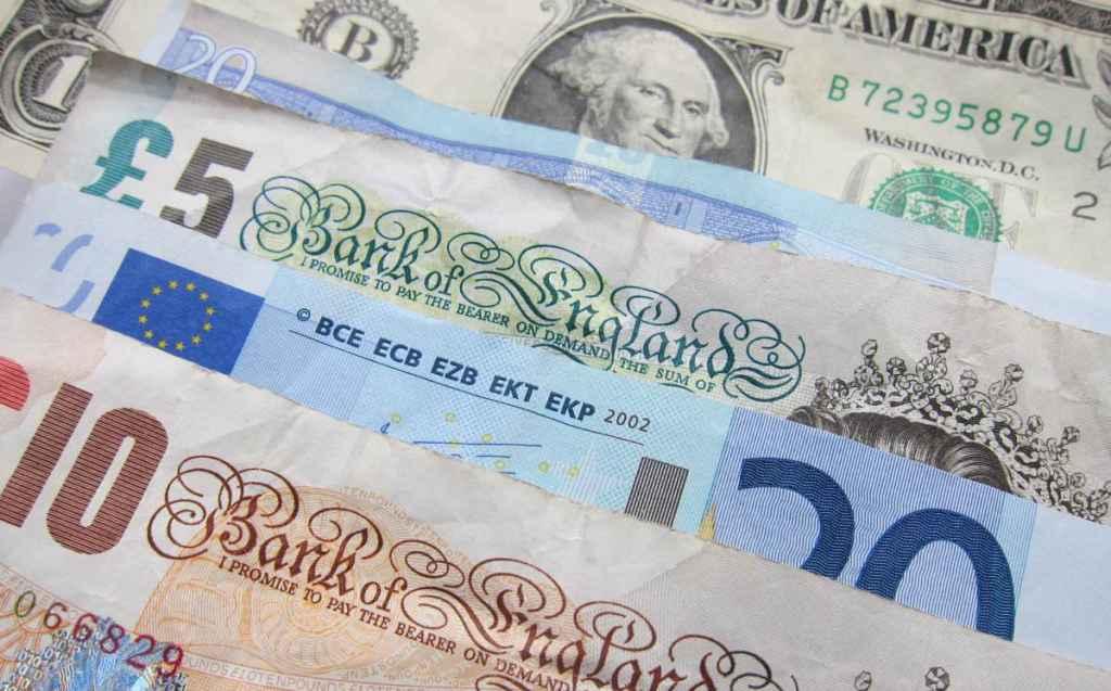 BNR Curs valutar 7 ianuarie. C&acirc;t cresc lira sterlină și francul elvețian