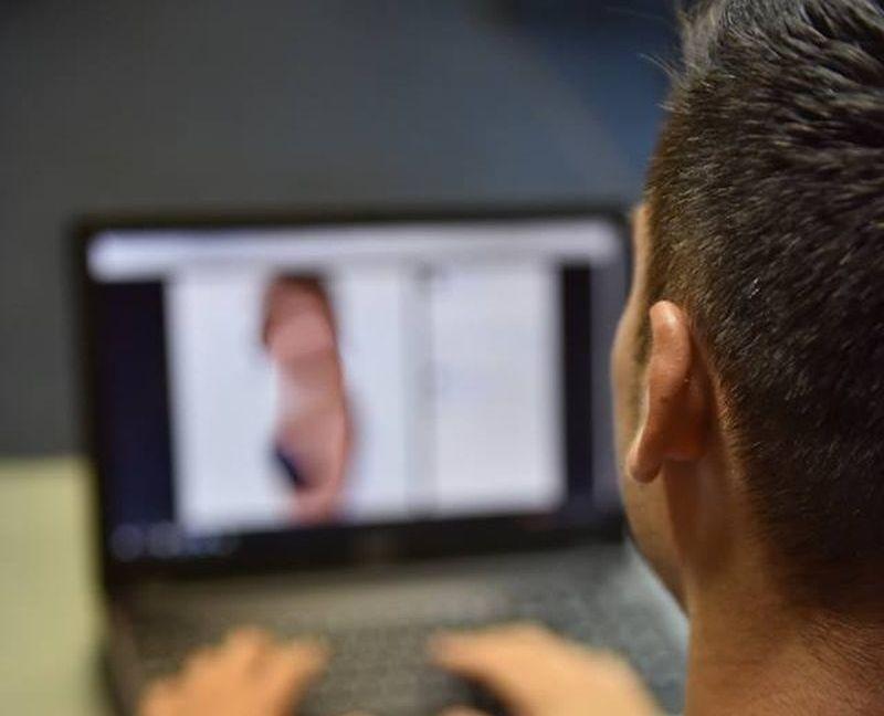 Cum a fost pedepsit un t&acirc;năr pentru că i-a spart contul de Facebook iubitei sale