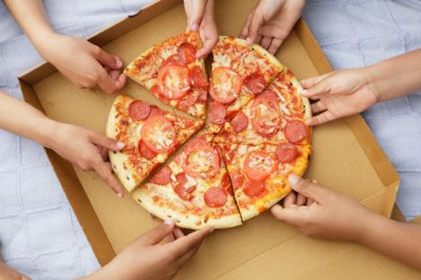 De ce e mai bine să comanzi o pizza mare, în loc de două mici. Pontul unui matematician
