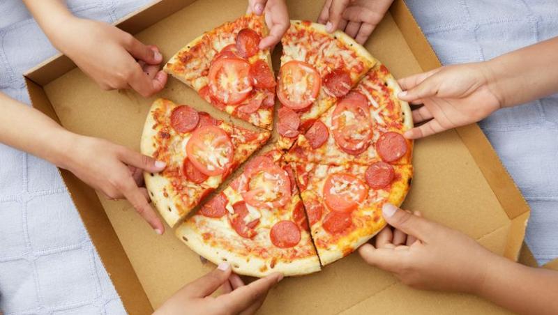 De ce e mai bine să comanzi o pizza mare, în loc de două mici. Pontul unui matematician