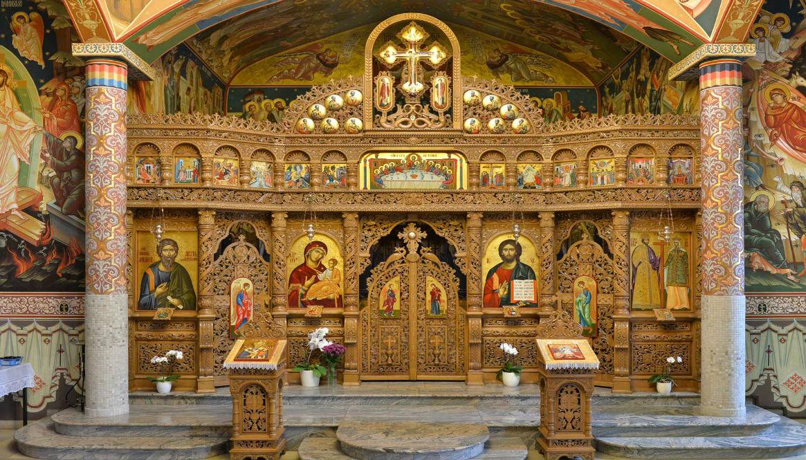 Boboteaza, cea mai profitabilă afacere a Bisericii. &Icirc;n c&acirc;teva zile, preoții c&acirc;știgă mii de euro de la enoriași