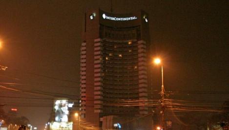 Alertă în București! O persoană s-a aruncat de pe Hotelul Intercontinental