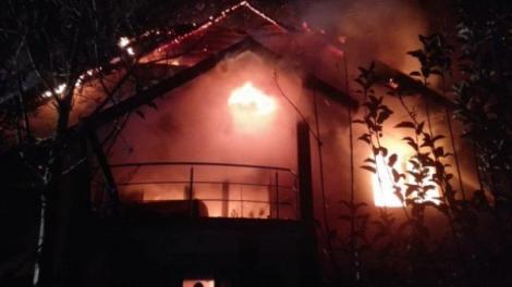 Un incendiu a făcut prăpăd în București.Șase case au fost cuprinse de flăcări