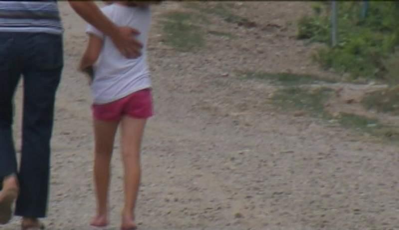 O fetiță de 12 ani, abuzată de 30 de bărbați, sub ochii tatălui ei! Mesajul cutremurător transmis mamei &icirc;nainte de a mărturisiri grozăviile la care era supusă: &rdquo;&Icirc;mi pare rău!&rdquo;