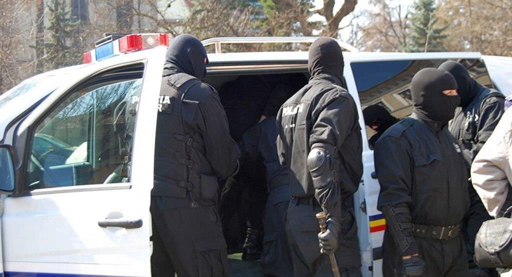 O grupare de traficanți de persoane a fost prinsă de DIICOT! Cum exploatau fetele