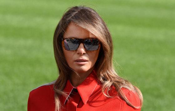 Soția lui Donald Trump a făcut furori pe internet! Melania Trump și-a luat o lopată și s-a apucat de săpat