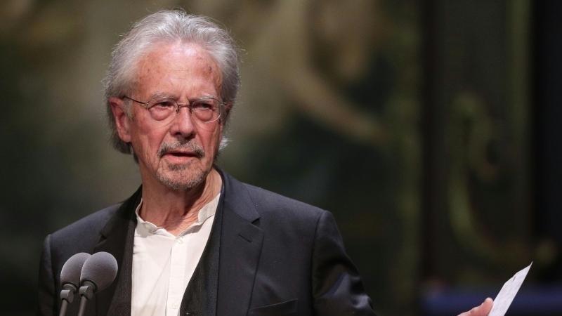 Nobelul pentru Peter Handke: Scriitorul austriac s-a arătat "surprins" de această recompensă. Indignare &icirc;n Bosnia şi Kosovo