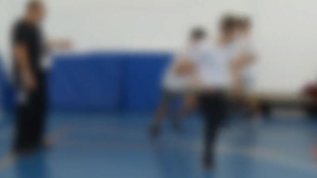 Cinci copii &icirc;n clasa &icirc;nt&acirc;i, loviți cu palma de un profesor de sport! Tatăl unuia dintre elevi a alertat Poliția&nbsp;