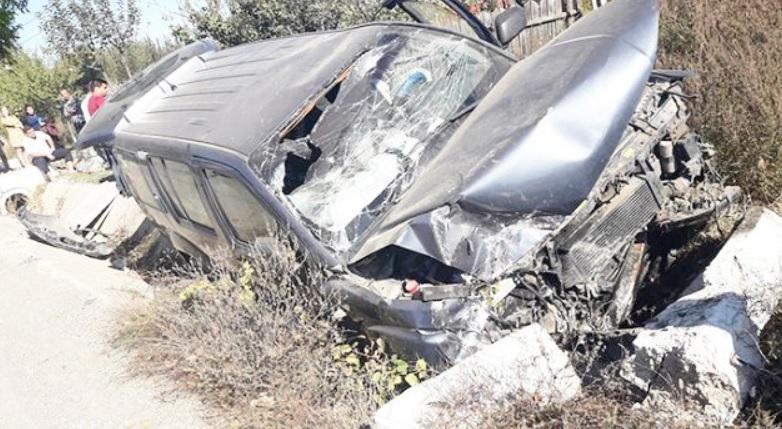 Cinci persoane, &icirc;ntre care doi copii, la un pas de moarte, după ce au fost implicate &icirc;ntr-un accident! Șoferul a adormit la volan