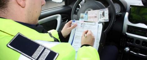 Un român a fost prins cu un permis de conducere auto falsificat. Ce sumă a dat bărbatul pentru a obține permisul