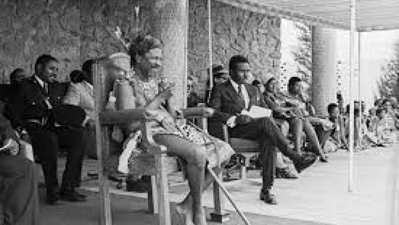 Sobhuza II, cel mai longeviv monarh din lume, și-a condus țara timp de 82 de ani și 254 de zile! A avut peste 200 de copii și 1.000 de nepoți