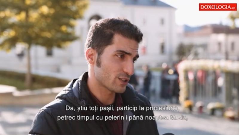 Allah, înlocuit cu Sfânta Parascheva. Mustafa, musulmanul care a pupat moaște la Iași, e vedetă pe internet. Video