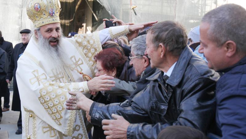 Moaștele Sfintei Parascheva, pupate de 200.000 de oameni: 