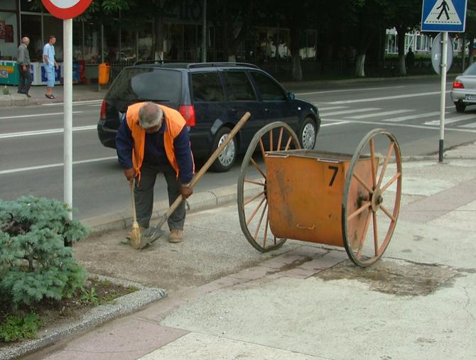 Condamnat pentru luare de mită, un renumit medic din Timișoara va ajunge să muncească pe gratis, &icirc;n piețele din oraș